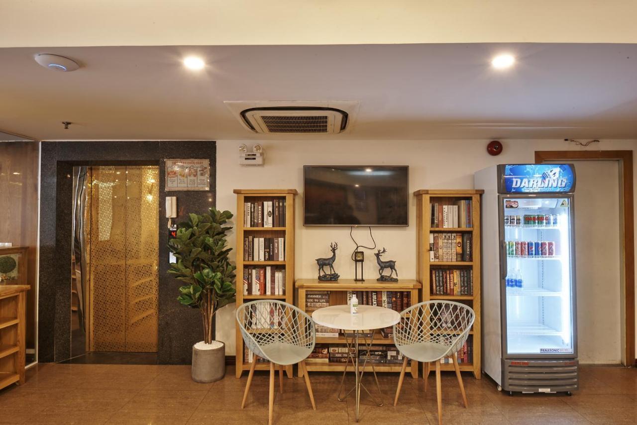 Sai Gon'S Book Hotel - The Airport Front โฮจิมินห์ซิตี้ ภายนอก รูปภาพ